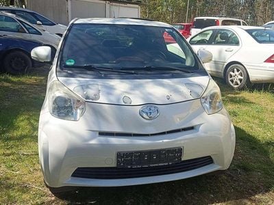 Gebraucht Toyota iQ Basis 68 PS (50 kW) 2011 White pearl cs Kleinwagen