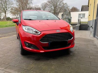 Gebraucht Ford Fiesta Titanium 80 PS (58 kW) 2014 Rot Kleinwagen