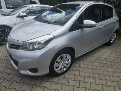 Gebraucht Toyota Yaris Life 99 PS (72 kW) 2011 Silber Kleinwagen