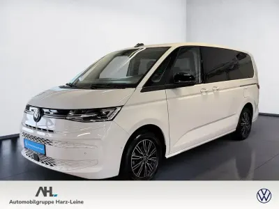 Gebraucht VW Multivan Life 150 PS (110 kW) 2023 Weiß Van / Kleinbus