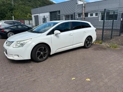 Gebraucht Toyota Avensis T2 150 PS (110 kW) 2010 Weiß Kombi