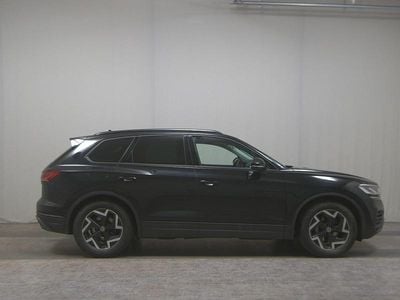 Gebraucht VW Touareg 231 PS (169 kW) 2024 Schwarz SUV