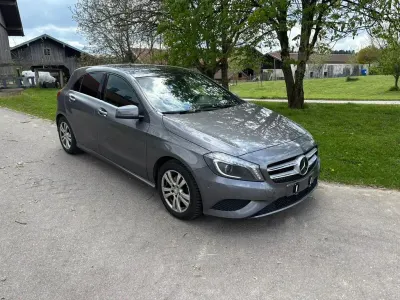 Gebraucht Mercedes A180 Urban 122 PS (89 kW) 2013 Grau Kleinwagen