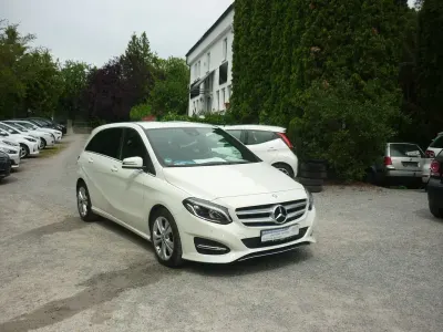 Gebraucht Mercedes B180 122 PS (89 kW) 2018 Calcitweiss Kleinwagen