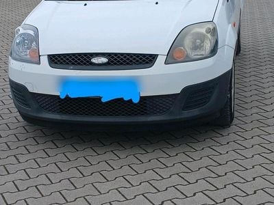 Weiß Gebraucht 2007 Ford Fiesta Limousine | 950 € (Fairer Preis)