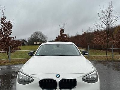 Gebraucht BMW 114 102 PS (75 kW) 2014 Weiß Kleinwagen