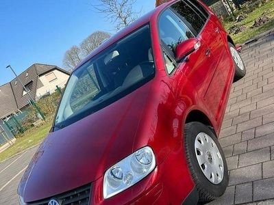 Second-hand VW Touran Trendline 105 CP (77 kW) 2005 Roșu Monovolum