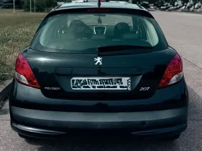 Gebraucht Peugeot 207 Tendance 95 PS (69 kW) 2011 Limousine