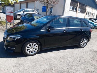 Gebraucht Mercedes B180 122 PS (89 kW) 2016 Schwarz Van / Kleinbus