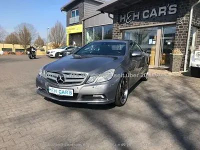 Gebraucht Mercedes E350 Avantgarde 292 PS (214 kW) 2010 Palladiumsilber  metalliclack Coupé