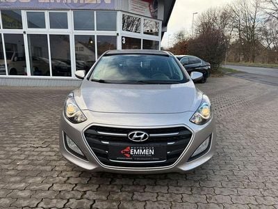 Weiß Gebraucht 2016 Hyundai i30 Limousine | 9.990 € (Fairer Preis)
