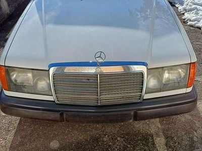 Gebraucht Mercedes 230 132 PS (97 kW) 1989 Weiß Limousine
