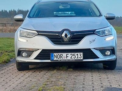 Silber Gebraucht 2017 Renault Mégane IV Limousine | 8.990 € (Fairer Preis)