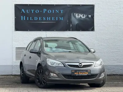 Gebraucht Opel Astra Edition 101 PS (74 kW) 2011 Grau Kombi