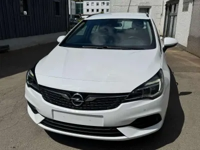 Używany Opel Astra Edition 105 KM (77 kW) 2020 Biały Kombi