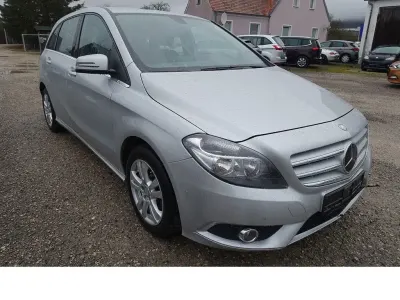 Gebraucht Mercedes B180 109 PS (80 kW) 2014 Silber Kleinwagen
