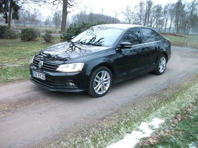 Schwarz Gebraucht 2015 VW Jetta Limousine | 4.800 €
