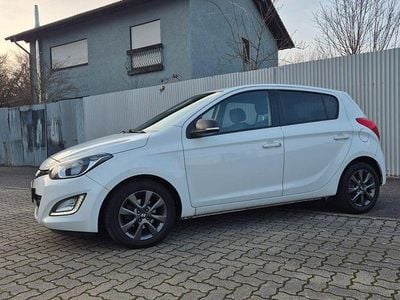 Weiß Gebraucht 2014 Hyundai i20 Edition Limousine | 6.690 €