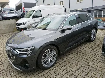 Gebraucht Audi e-tron S-Line 300 kW (408 PS) 2023 Daytonagrau perleffekt SUV