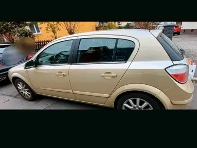Używany Opel Astra 80 KM (58 kW) 2004 Złoty Sedan/Limuzyna