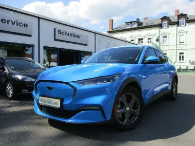 Gebraucht Ford Mustang Mach-E Basis 216 kW (294 PS) 2022 Grabber blue metallic SUV