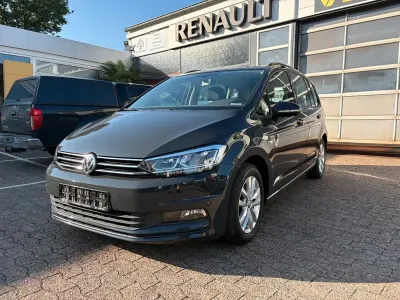 Gebraucht VW Touran Comfortline 150 PS (110 kW) 2019 Grau Van / Kleinbus