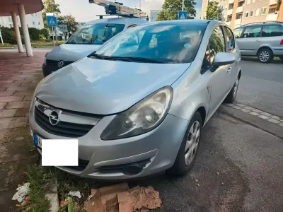 Gebraucht Opel Corsa Edition 69 PS (50 kW) 2010 Silber Kleinwagen