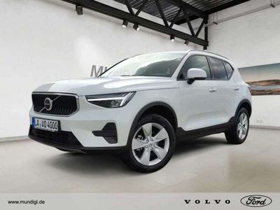 Snow / metallic (metallic) Gebraucht 2023 Volvo XC40 Core SUV | 35.490 € (Teuer)
