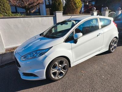 Weiß Gebraucht 2016 Ford Fiesta Sport Kleinwagen | 11.350 € (Fairer Preis)