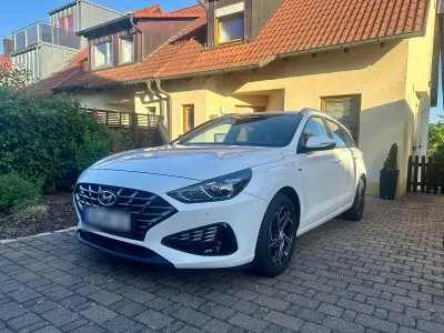 Gebraucht Hyundai i30 Trend 120 PS (88 kW) 2021 Weiß Kombi