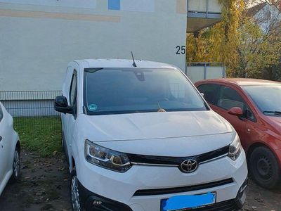 Weiß Gebraucht 2023 Toyota Proace City City Van / Kleinbus | 19.300 € (Fairer Preis)
