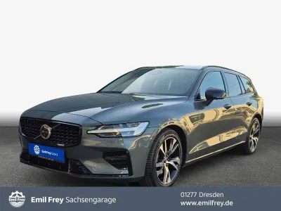 Gebraucht Volvo V60 Plus 197 PS (144 kW) 2025 Forest lake metallic Kombi