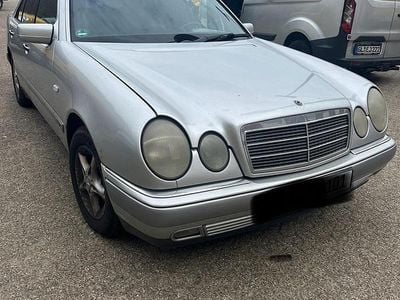 Mercedes E200