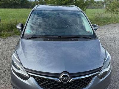 Grau Gebraucht 2018 Opel Zafira Edition Van / Kleinbus | 8.900 € (Etwas zu teuer)