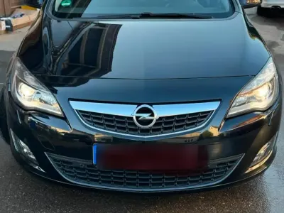 Gebraucht Opel Astra Sport 163 PS (119 kW) 2011 Schwarz Limousine