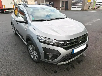 Używany Dacia Sandero Stepway 101 KM (74 kW) 2021 Srebrny Sedan/Limuzyna