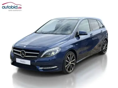 Gebraucht Mercedes B200 Sport 156 PS (114 kW) 2013 Blau metallic Kleinwagen