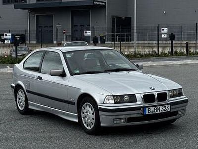 BMW 323 Compact