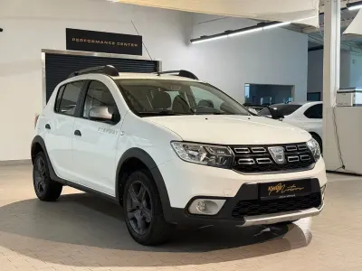 Gebraucht Dacia Sandero Celebration 90 PS (66 kW) 2017 Weiß Limousine