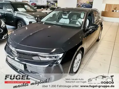 Używany Opel Astra Elegance 131 KM (96 kW) 2023 Czarny Sedan/Limuzyna