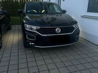 Second-hand VW T-Roc Style 150 CP (110 kW) 2019 Negru SUV