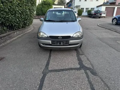 Gebraucht Opel Corsa 90 PS (66 kW) 2000 Silber Kleinwagen
