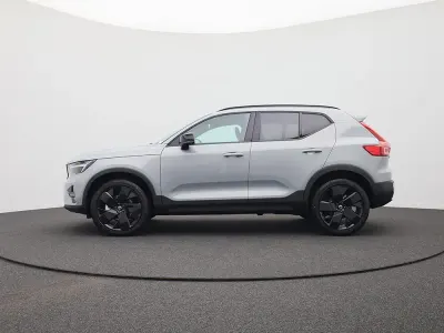 Neu Volvo XC40 Plus 197 PS (144 kW) 2026 Grau SUV