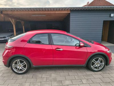 Begagnad Honda Civic 99 HK (72 kW) 2010 Röd Halvkombi