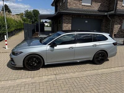 Second-hand VW Passat R-line 150 CP (110 kW) 2024 Argintiu Break