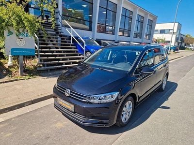 Second-hand VW Touran Comfortline 150 CP (110 kW) 2020 Negru Monovolum