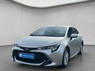 Używany Toyota Corolla Comfort 122 KM (89 kW) 2022 Srebrny Sedan/Limuzyna