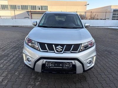 Silber Gebraucht 2017 Suzuki Vitara SUV | 15.999 € (Etwas zu teuer)