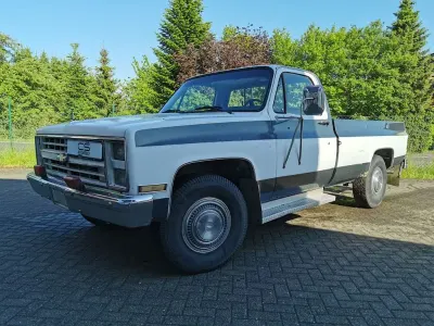 Używany Chevrolet C20 230 KM (169 kW) 1985 Biały SUV