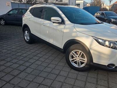 Second-hand Nissan Qashqai N-Vision 163 CP (119 kW) 2016 Alb SUV